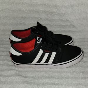 Adidas Men's Black and White Sneakers - Skateboarding Seeley Sepatu